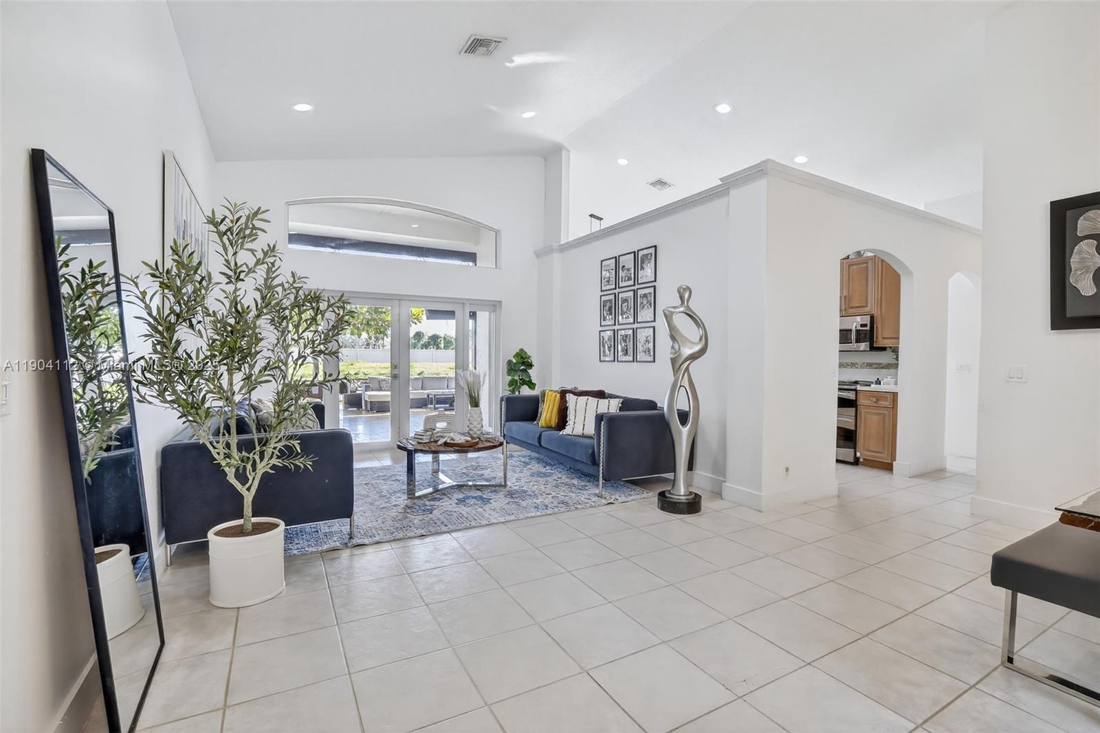 VULCAN MATERIALS COMPANY - Residential Lease