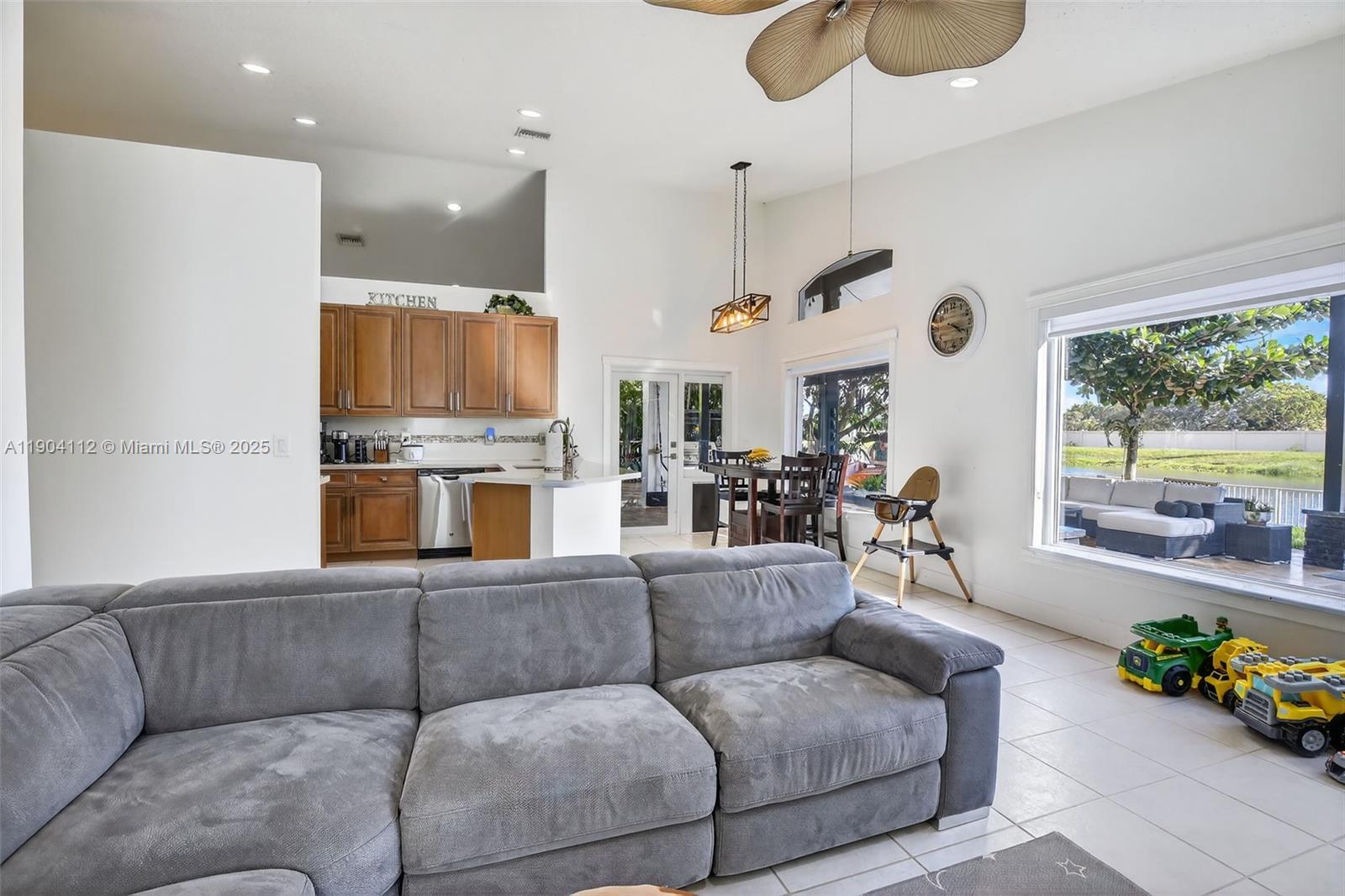 VULCAN MATERIALS COMPANY - Residential Lease