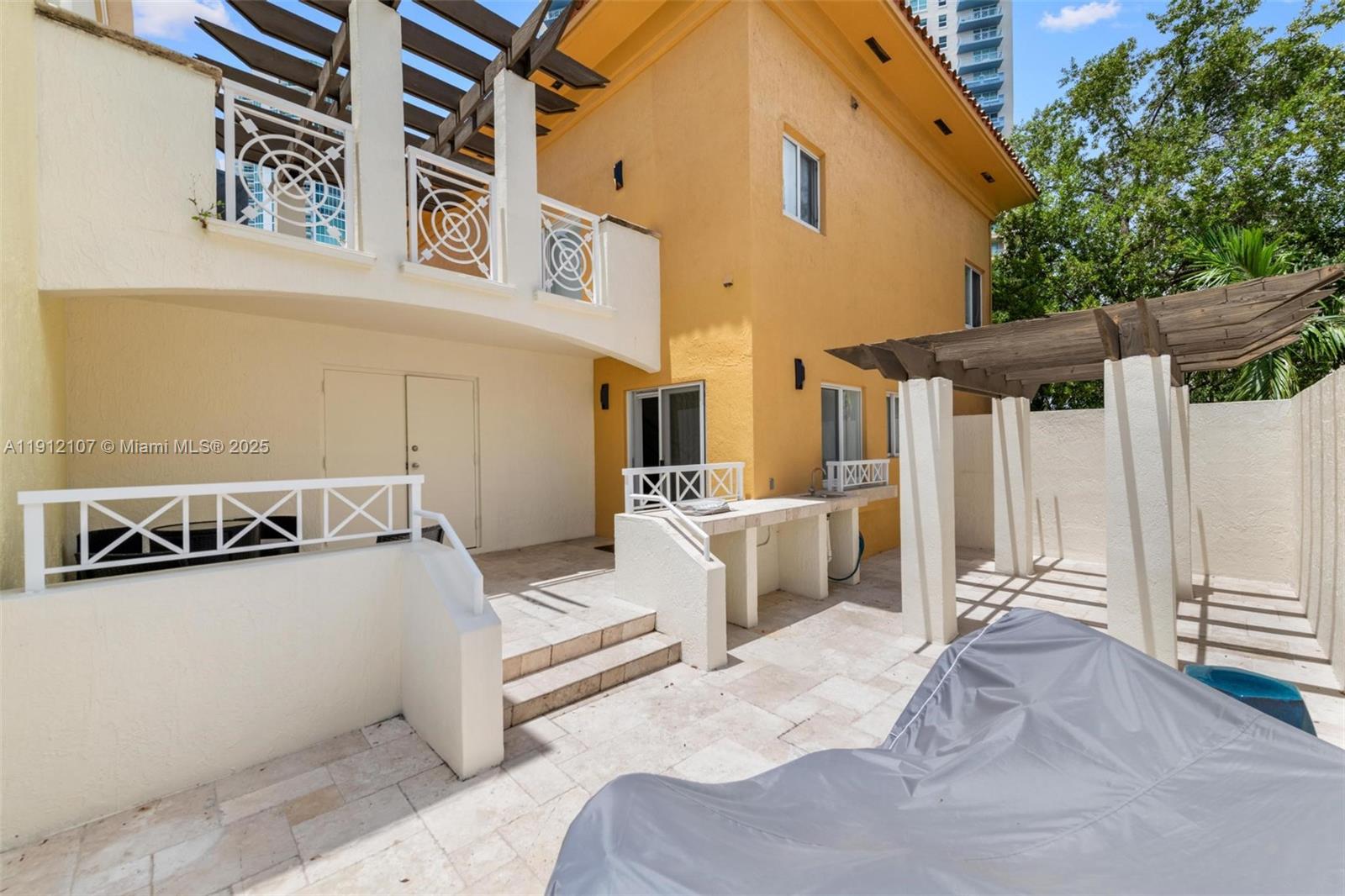 THE COURTS AT SOUTH BEACH - Residential Lease