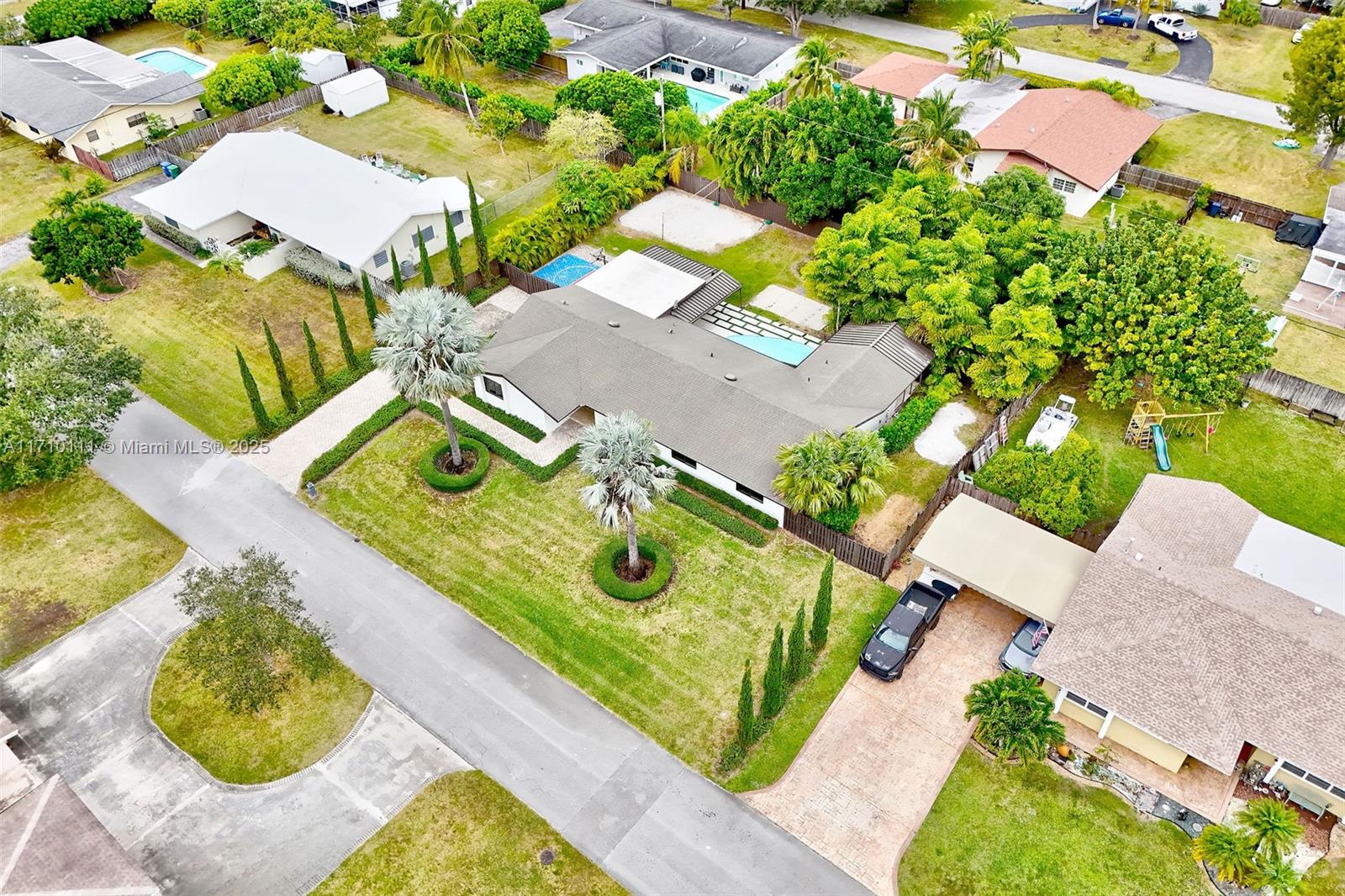 8531 SW 185th Ter