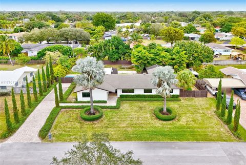 8531 SW 185th Ter Cutler Bay FL 33157