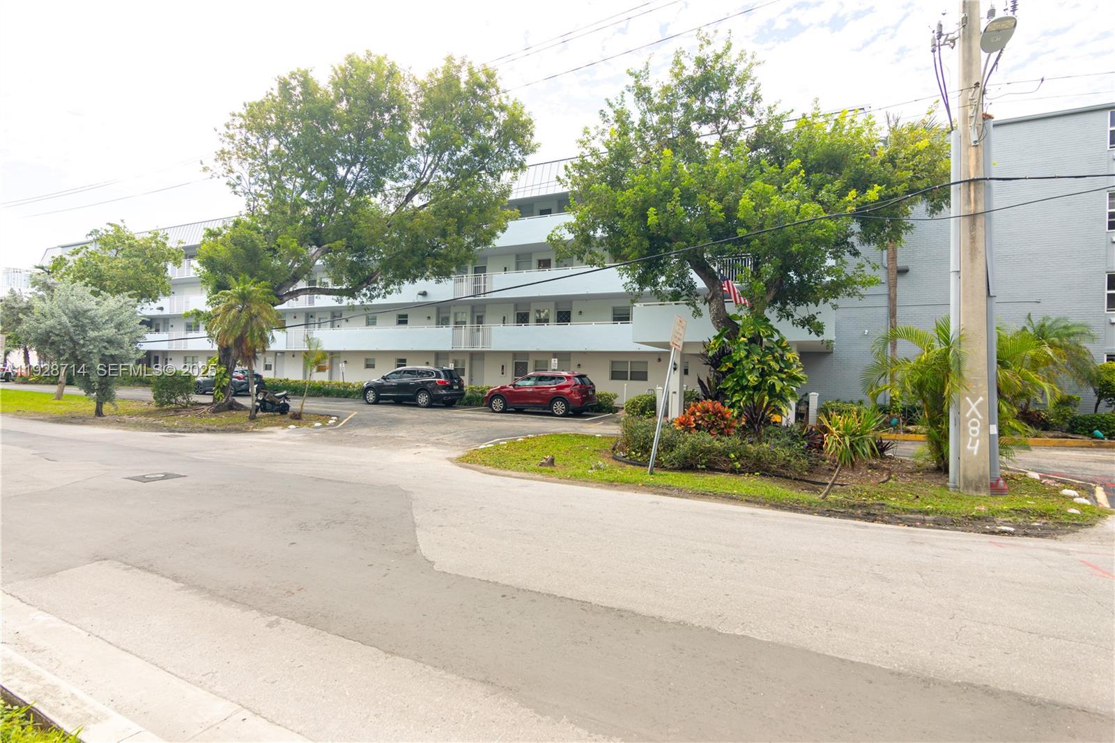 EDEN ISLES CONDO # 4 - Residential