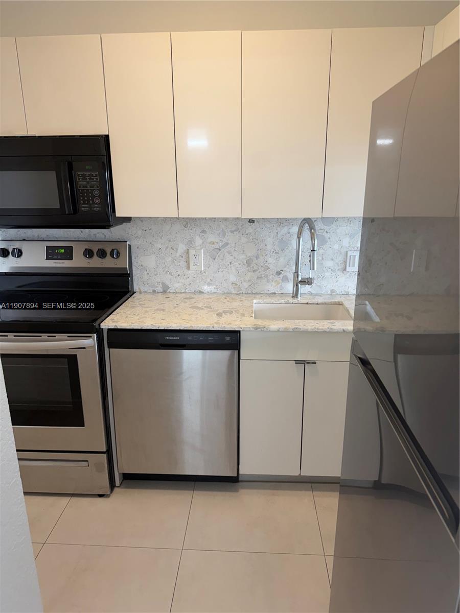 ISLAND PLACE AT NORTH BAY - Residential Lease