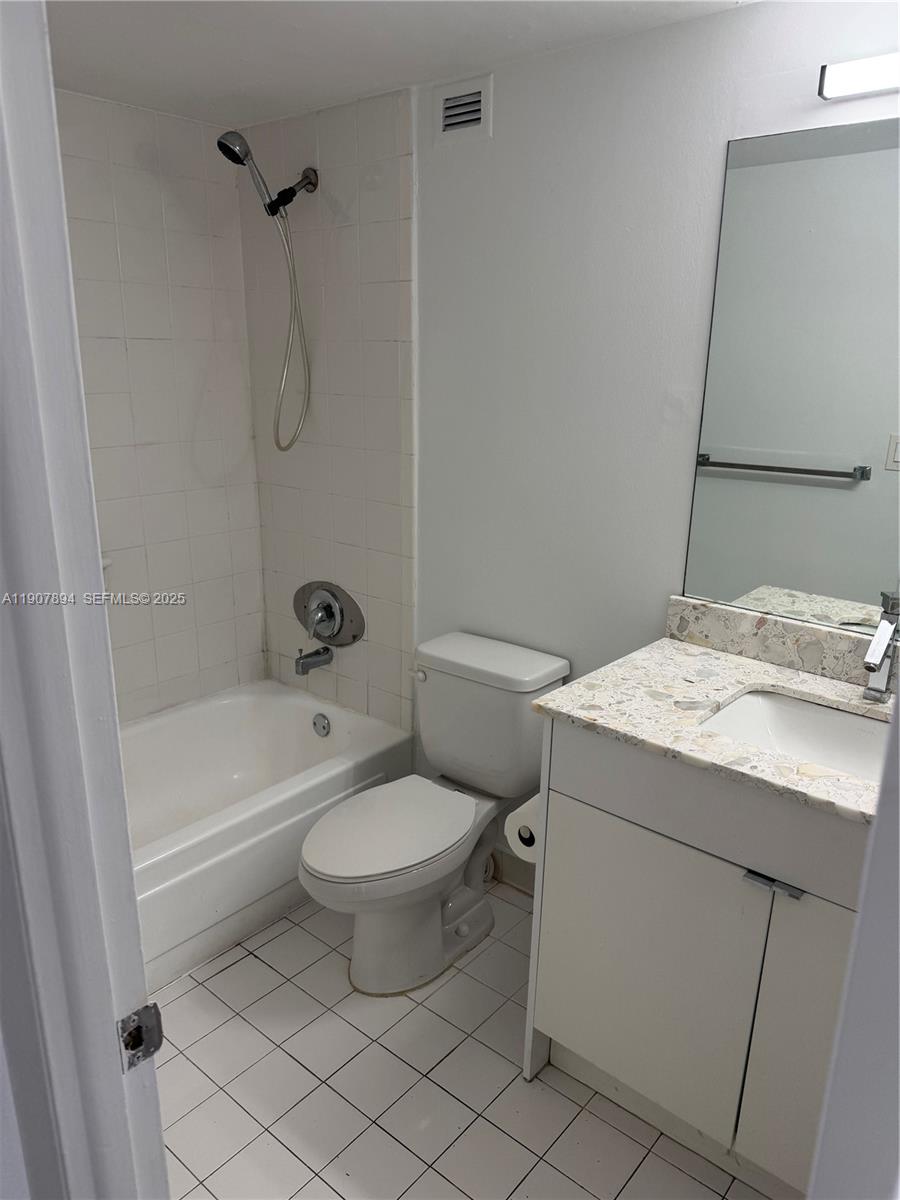 ISLAND PLACE AT NORTH BAY - Residential Lease