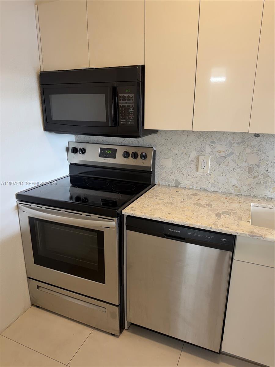 ISLAND PLACE AT NORTH BAY - Residential Lease