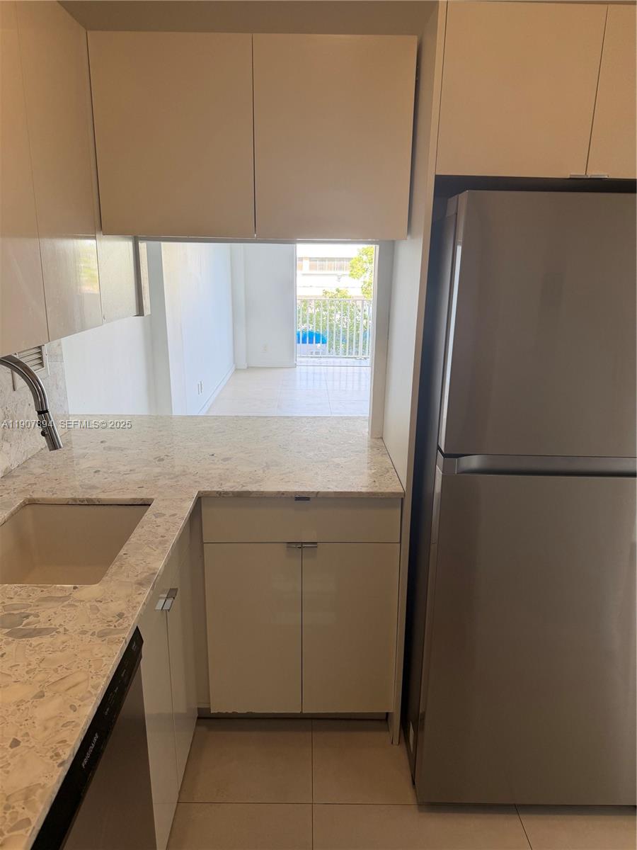 ISLAND PLACE AT NORTH BAY - Residential Lease