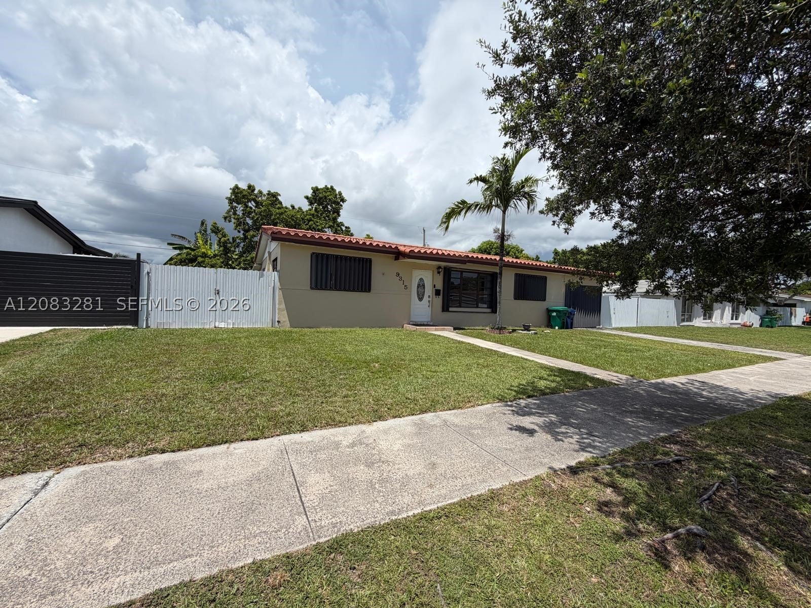 9315 Jamaica Dr