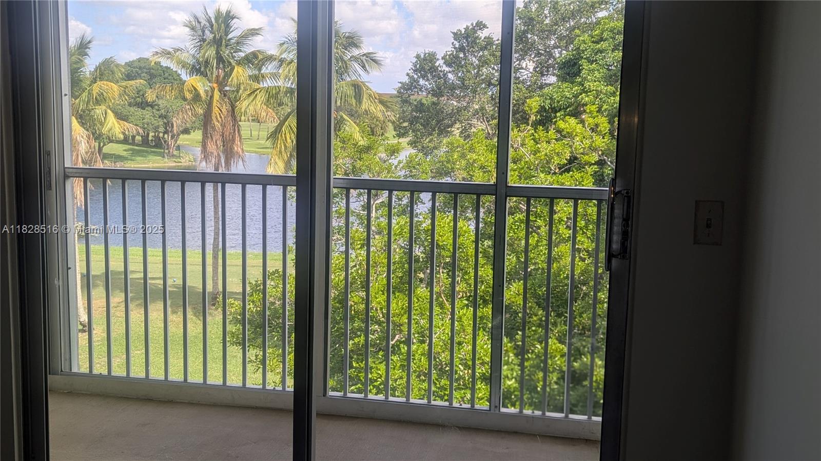2 BEDROOM 1 1/2 BATHROOM.55+ COMMUNITY WITH A SPECTACULAR CLUBHOUSE, OLYMPIC-SIZE POOLS, TENNIS COURTS, GOLF COURSE, FITNESS CENTER, THEATER, GATED, COMMUNITY BUSES AND MORE. CLOSE TO SHOPPING CENTERS, MALLS, AND RESTAURANTS. RENT INCLUDES WATER, BASIC CABLE, AND INTERNET.
*** NO PETS****