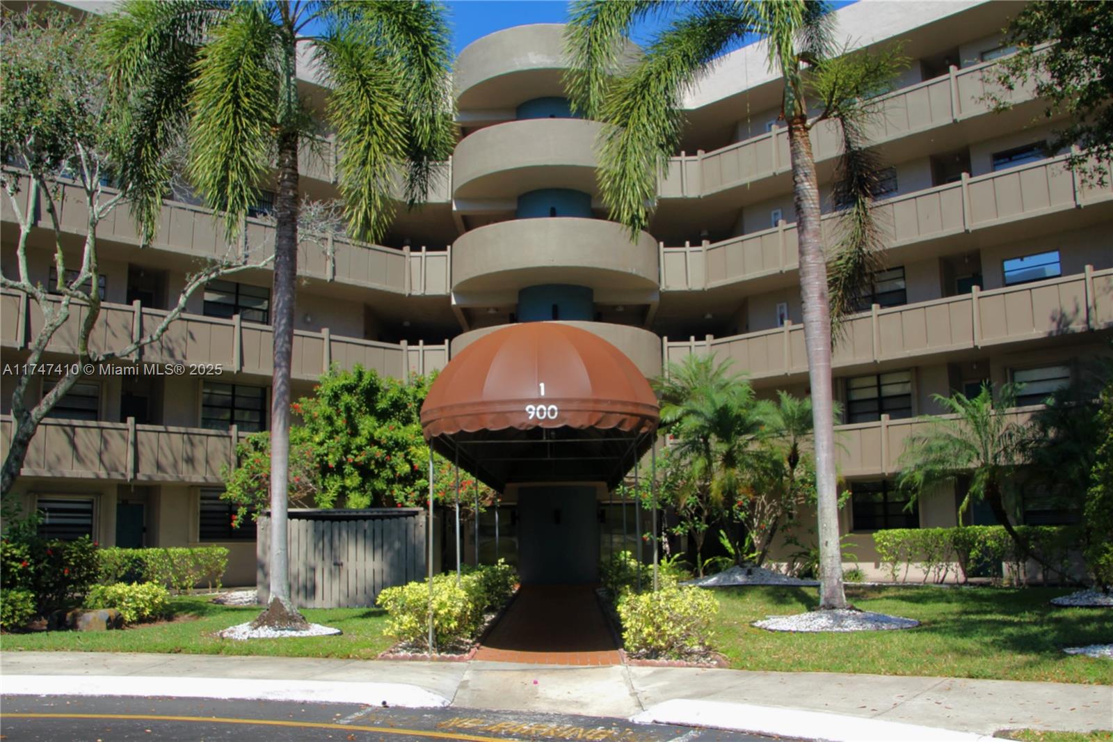 Property for Sale at 900 Colony Point Cir 503, Pembroke Pines, Miami-Dade County, Florida - Bedrooms: 2 
Bathrooms: 2  - $230,000