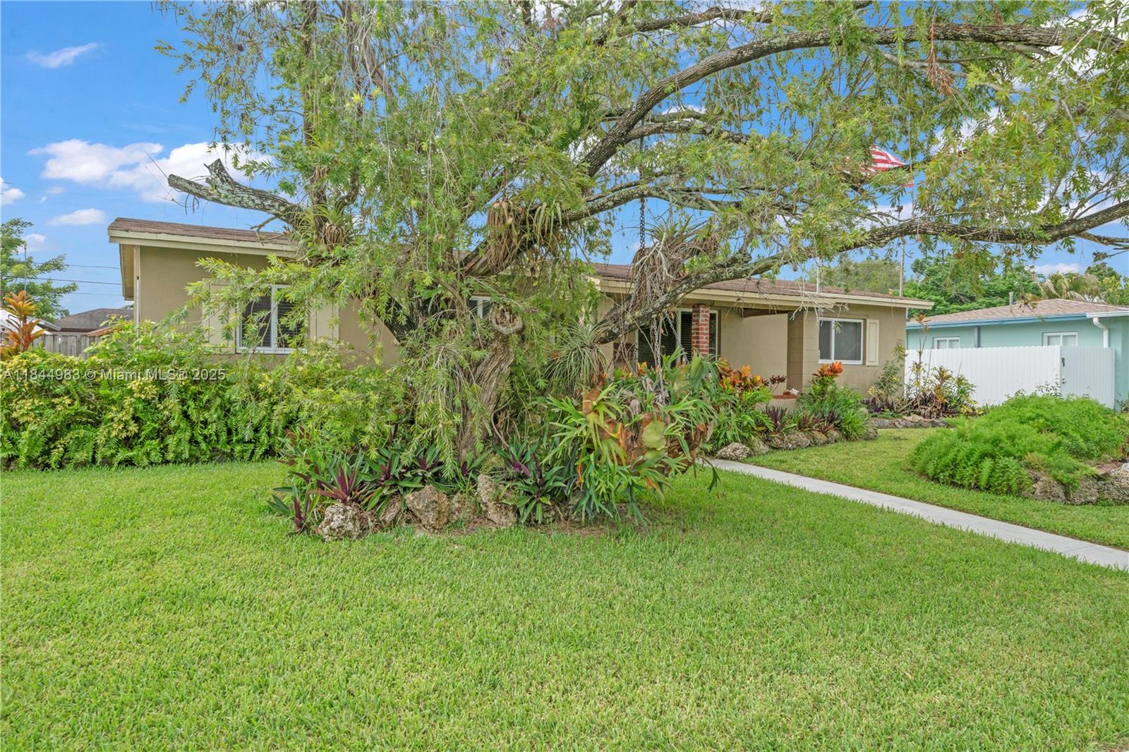 S CORAL HOMES SEC 3 - Residential