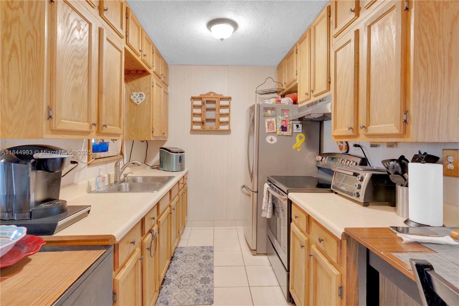 S CORAL HOMES SEC 3 - Residential