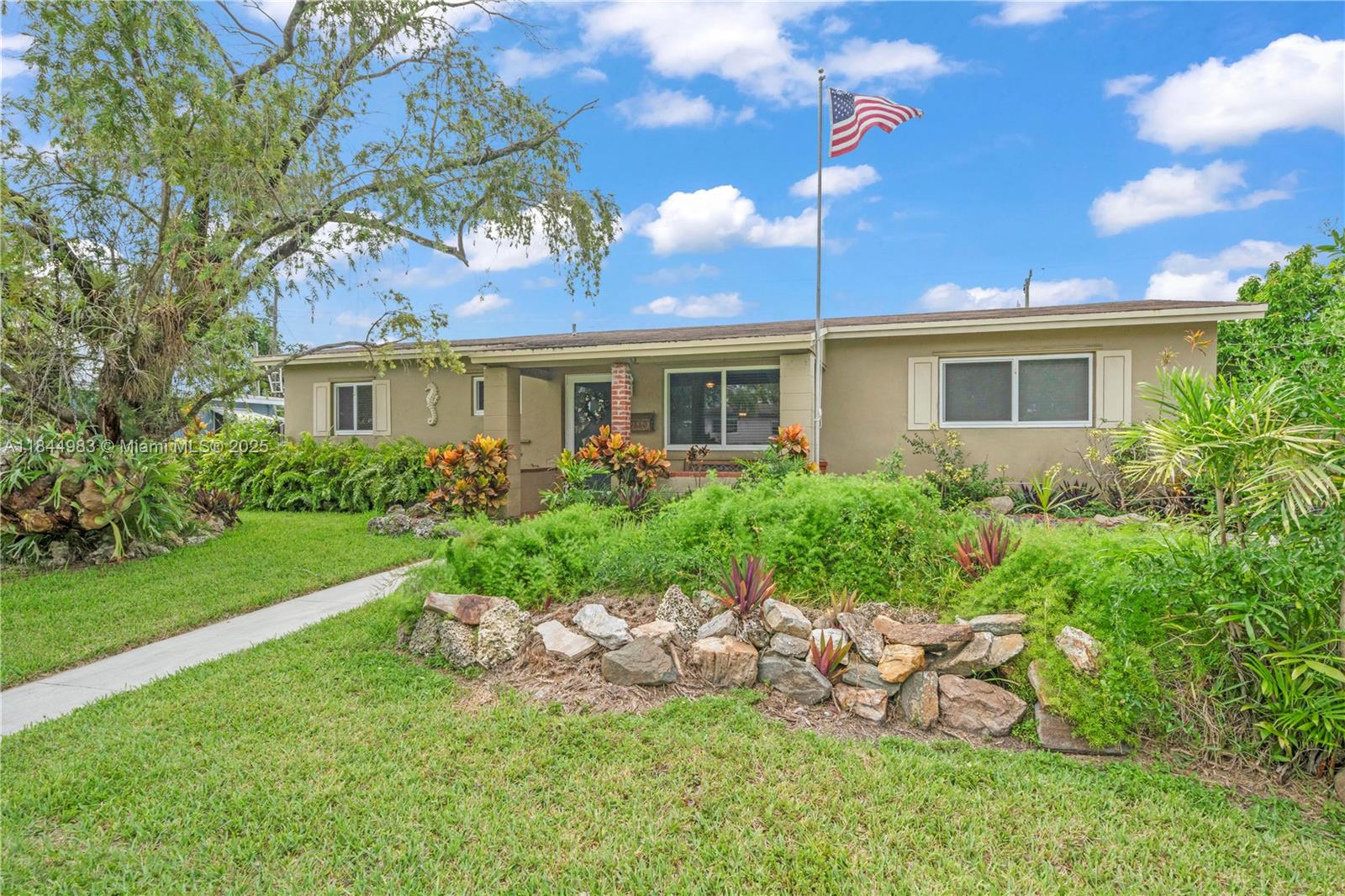 S CORAL HOMES SEC 3 - Residential