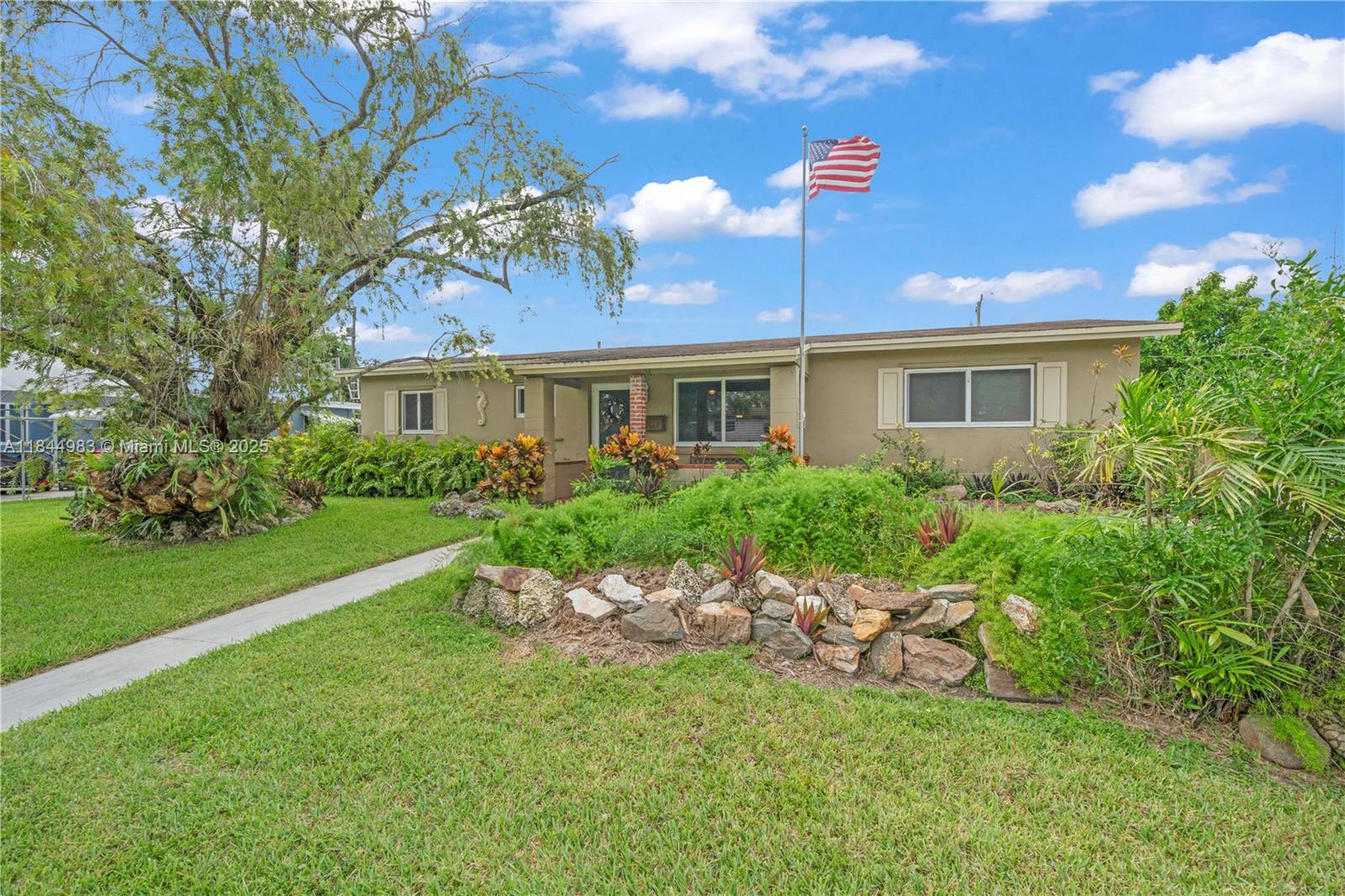 S CORAL HOMES SEC 3 - Residential