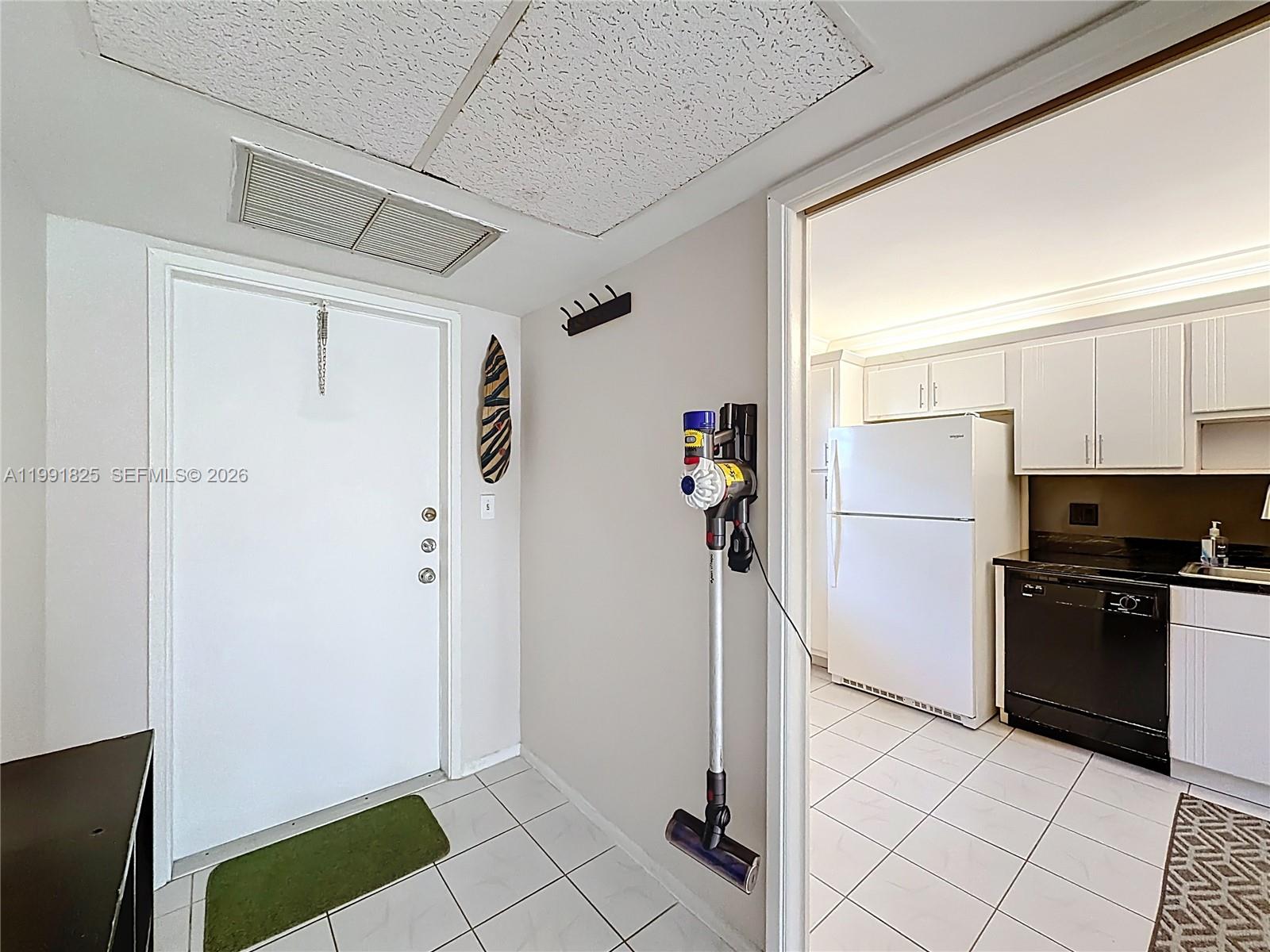 NO 60 PALM-AIRE COUNTRY C - Residential Lease