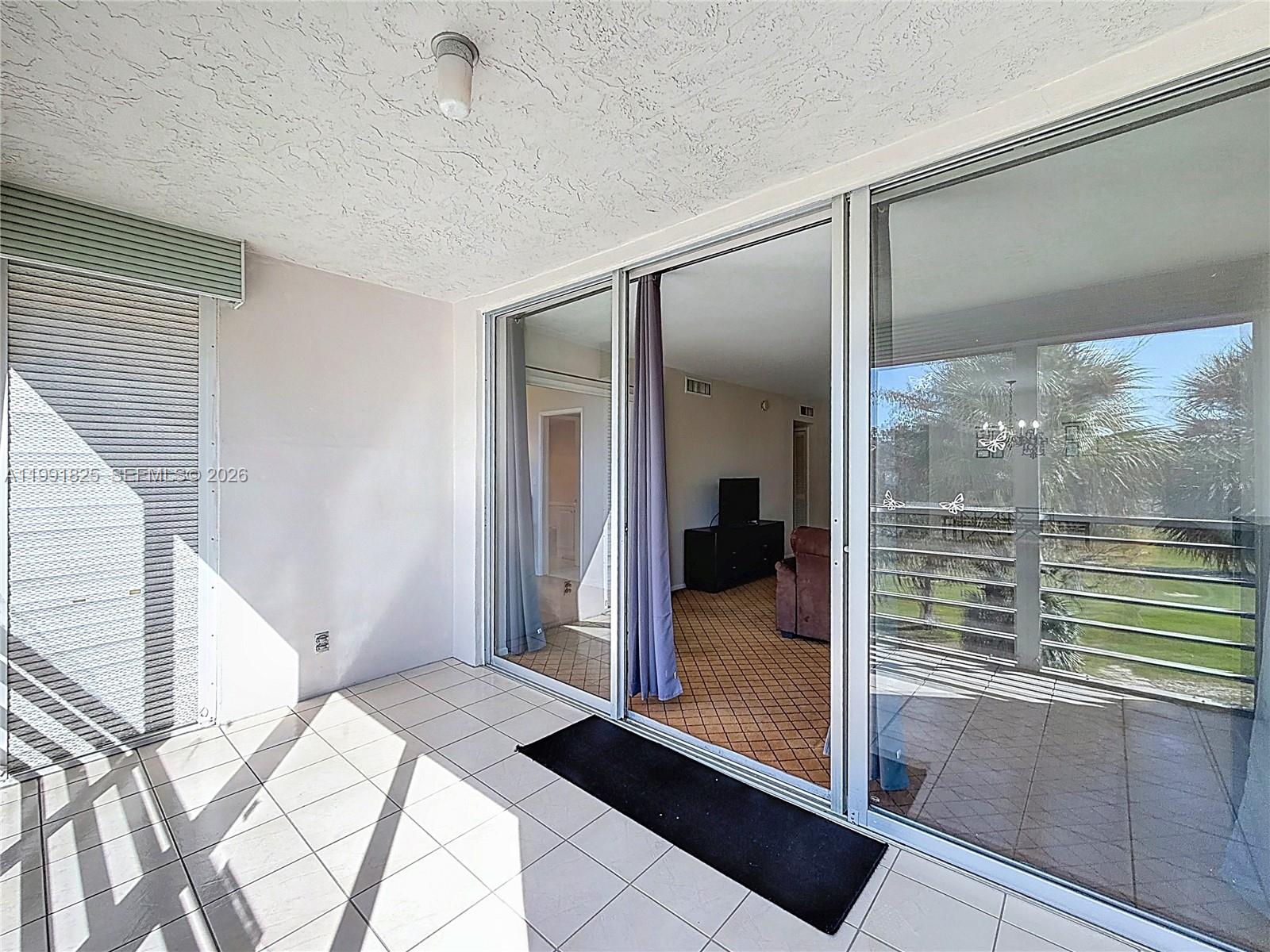 NO 60 PALM-AIRE COUNTRY C - Residential Lease