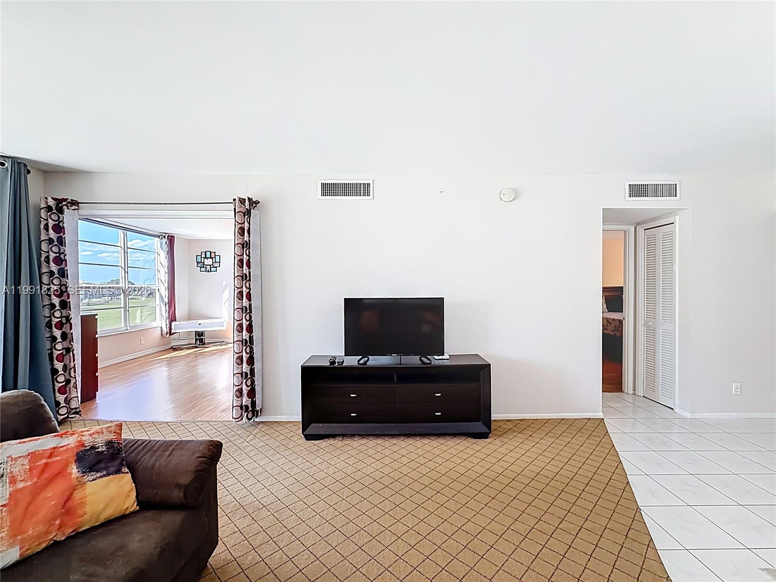 NO 60 PALM-AIRE COUNTRY C - Residential Lease
