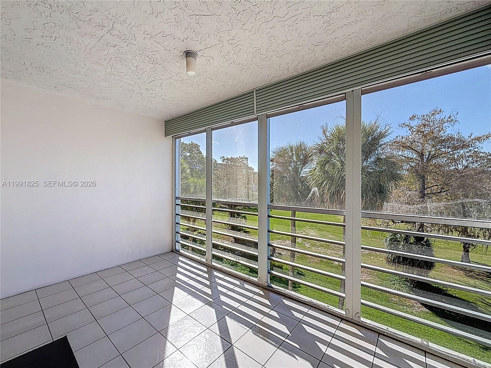 NO 60 PALM-AIRE COUNTRY C - Residential Lease