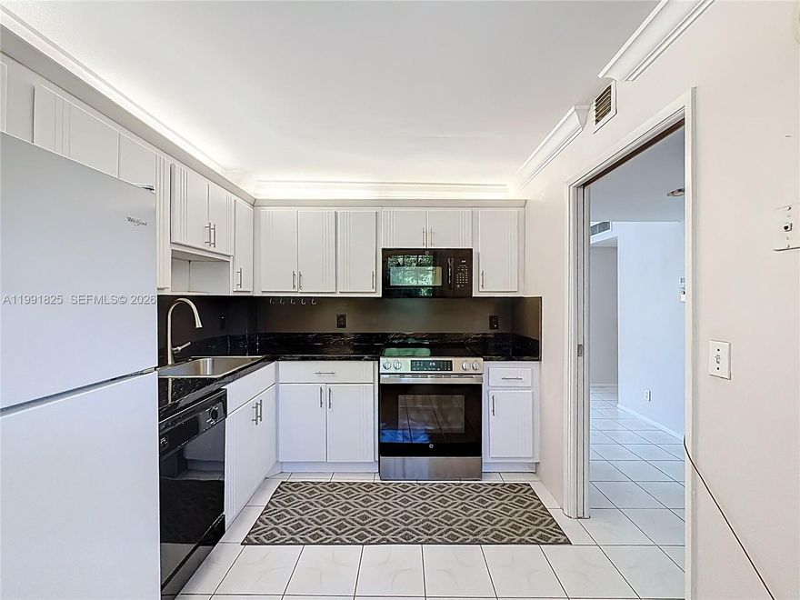 Charming 2-Bedroom / 2-Bathroom Condo in the Prestigious Palm Aire Community – Prime Pompano Beach Location!
Welcome to this inviting 2-bedroom, 2-bathroom fourth-floor condo at 605 Oaks Dr Apt 405, Pompano Beach, FL 33069, situated in the highly sought-after gated Palm Aire community. This well-maintained residence offers a relaxed, resort-style lifestyle surrounded by lush landscaping, championship golf courses, and an array of on-site amenities. This turnkey condo combines modern comforts, resort amenities, and an unbeatable South Florida location. Ideal for those seeking a low-maintenance, active lifestyle near beaches, golf, entertainment, and urban conveniences. Ready for immediate showings, leasing — contact us to schedule a tour. Don't miss this opportunity to live in one of Pompano Beach's most desirable communities! It can be unfurnished.