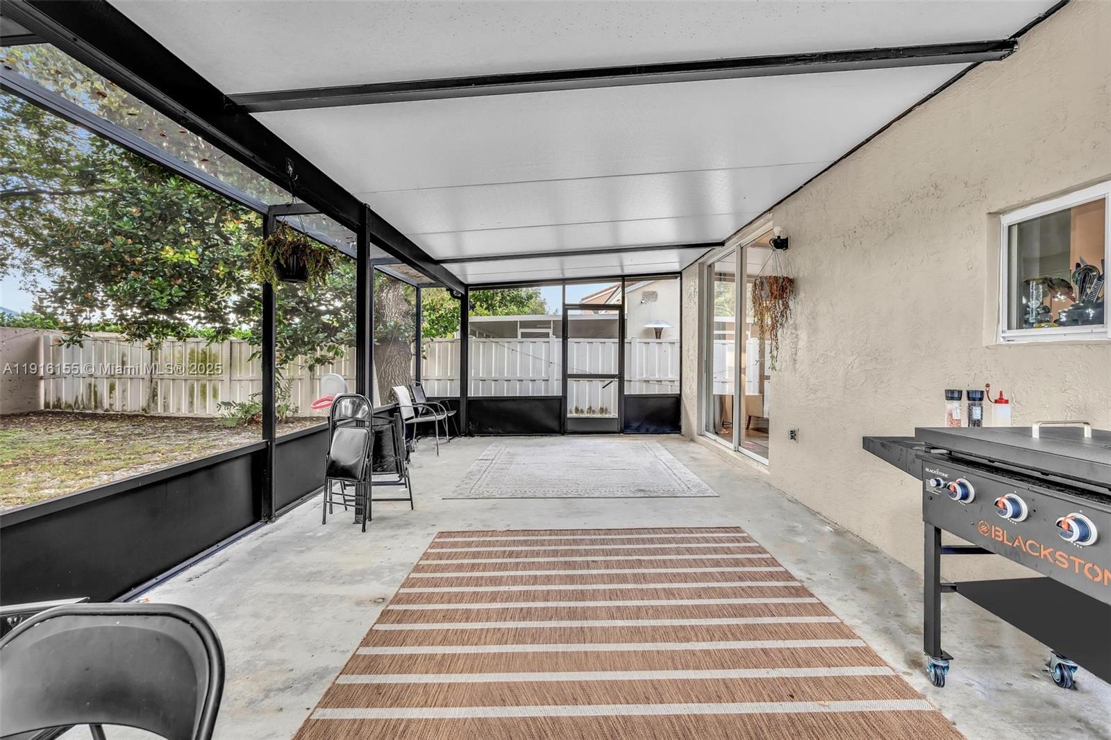 EMBASSY LAKES - Residential