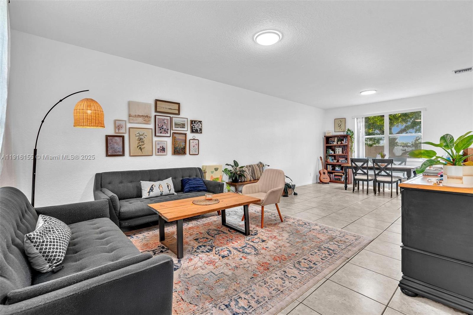 EMBASSY LAKES - Residential