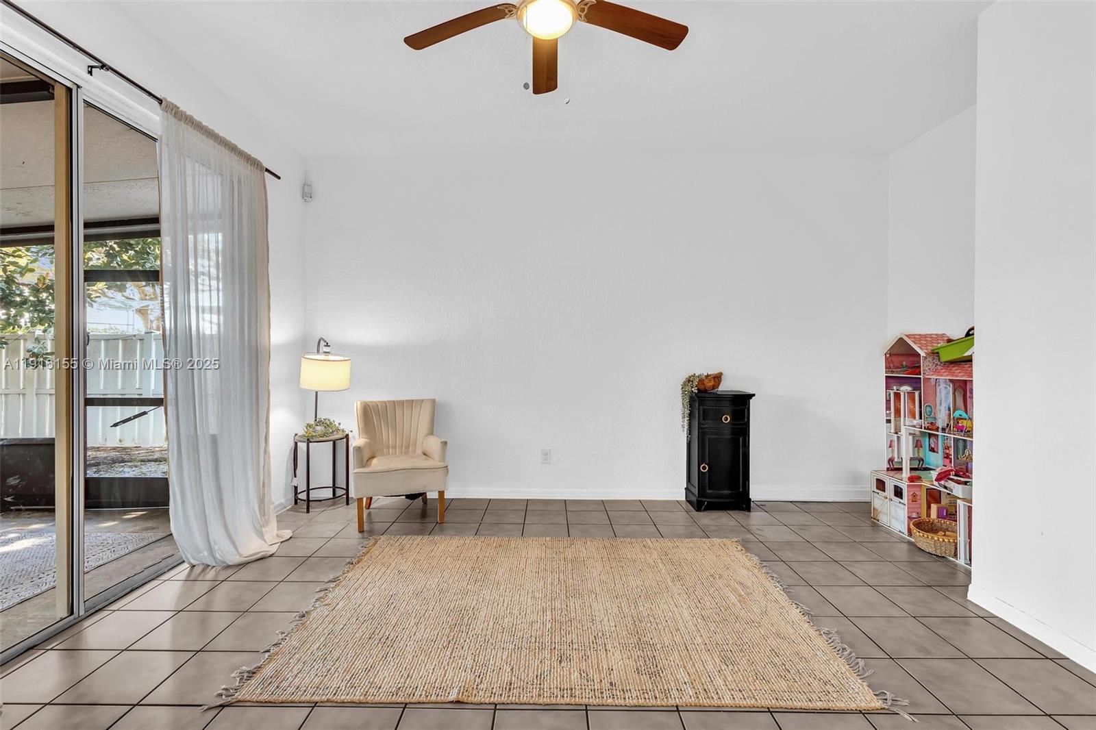 EMBASSY LAKES - Residential