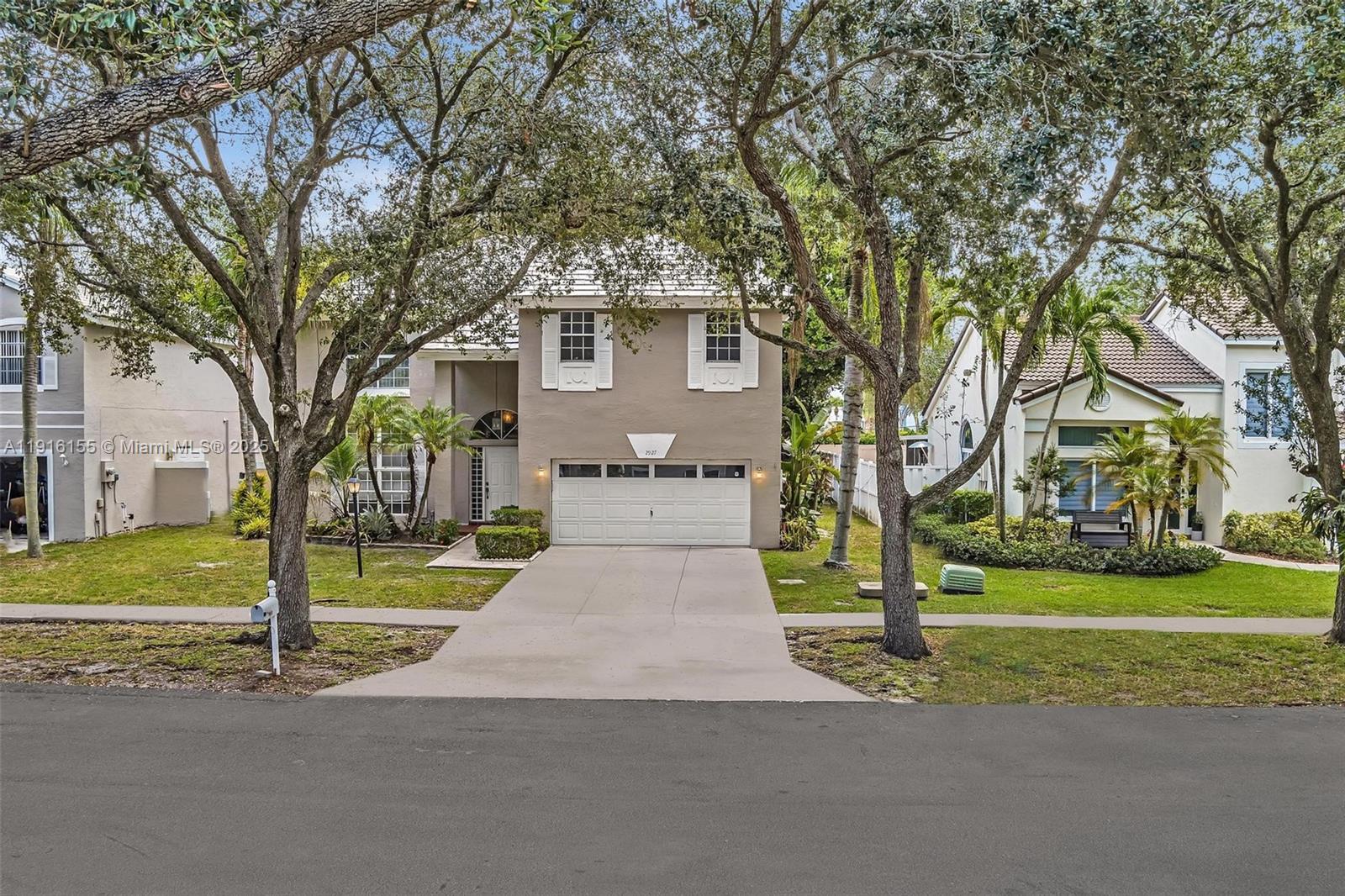 EMBASSY LAKES - Residential