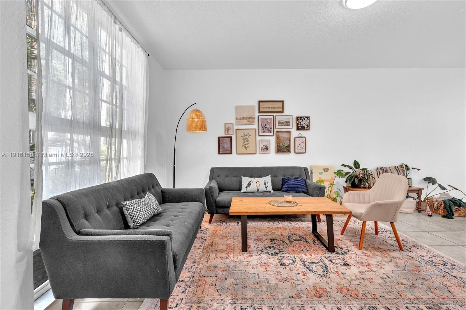 EMBASSY LAKES - Residential