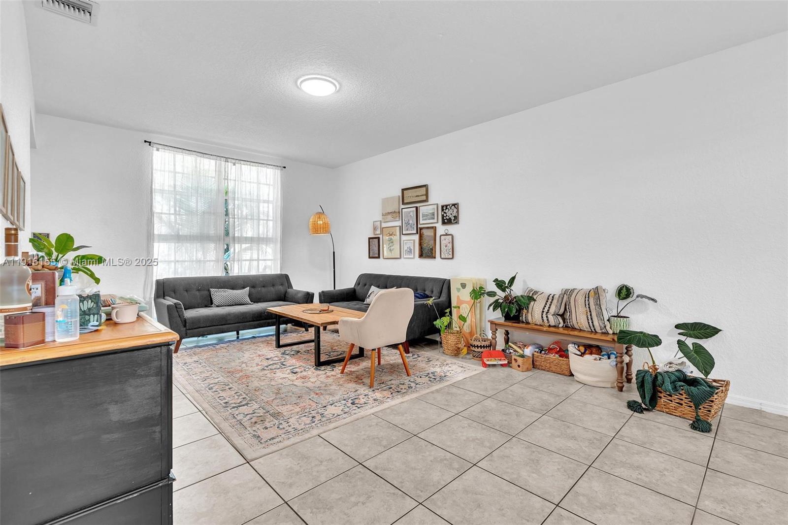 EMBASSY LAKES - Residential