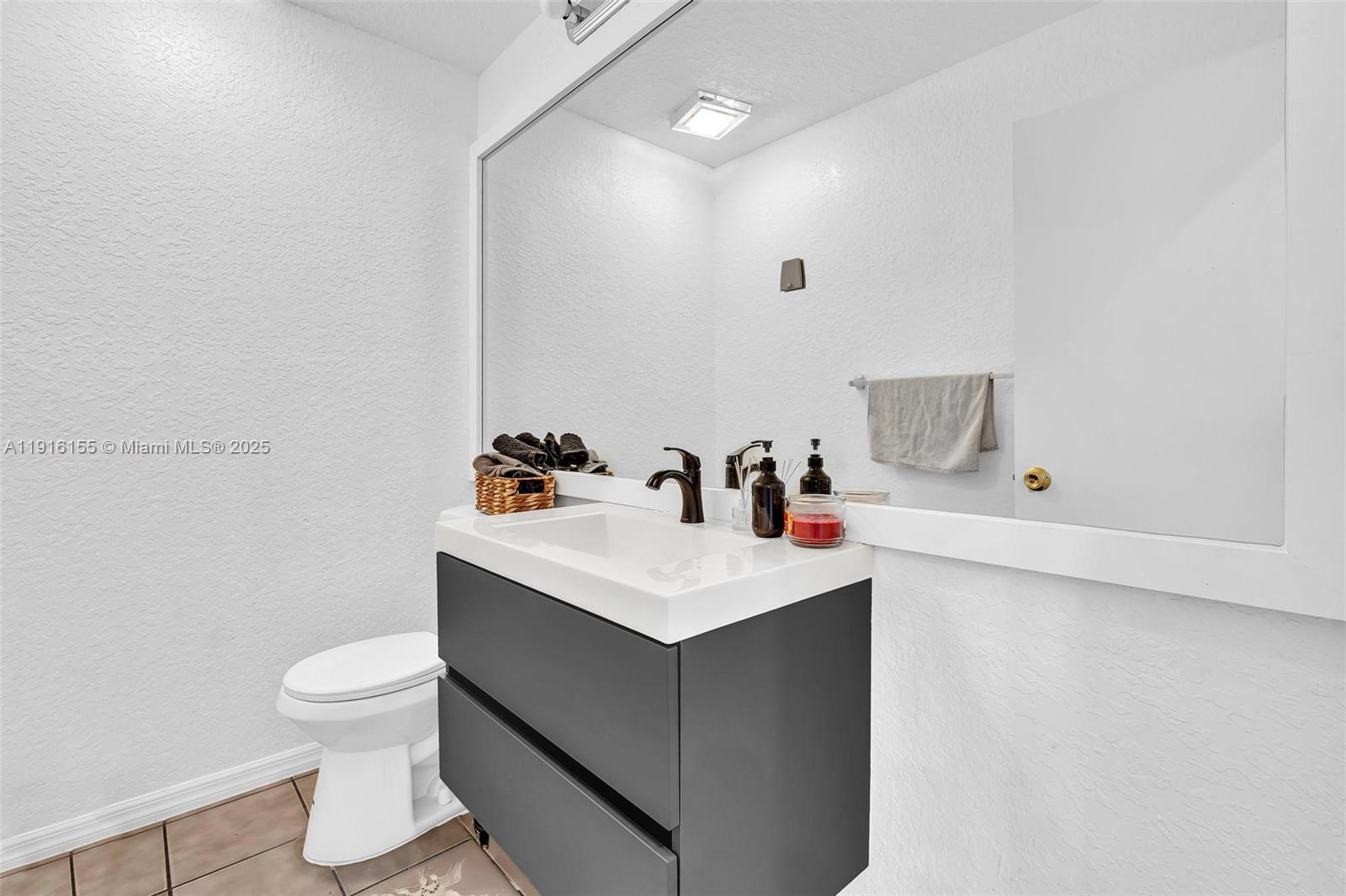 EMBASSY LAKES - Residential