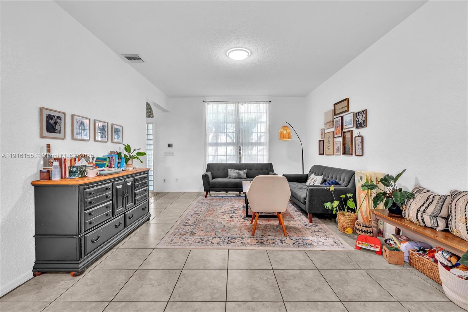 EMBASSY LAKES - Residential