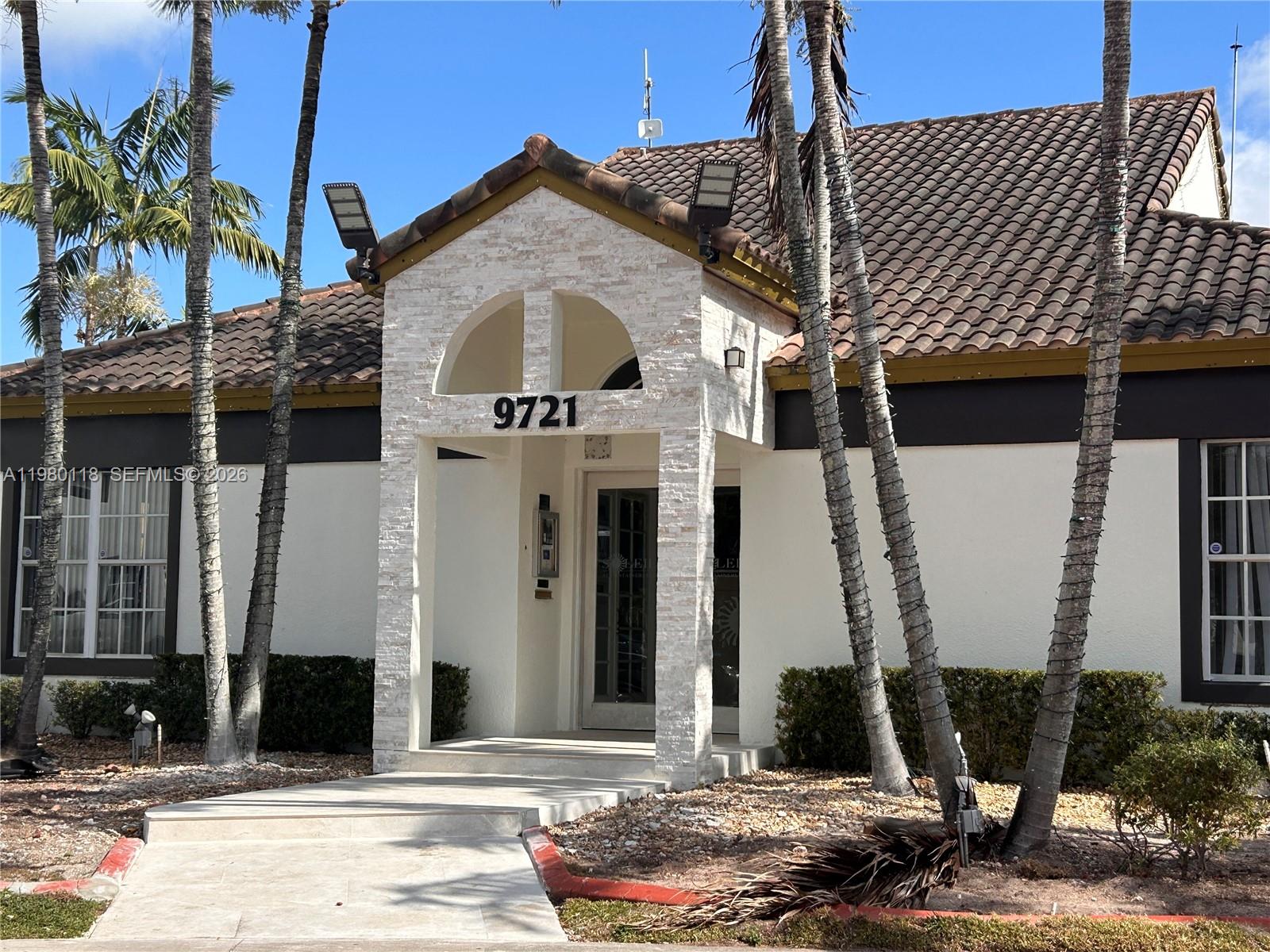 SOLEIL AT FONTAINEBLEAU C - Residential Lease