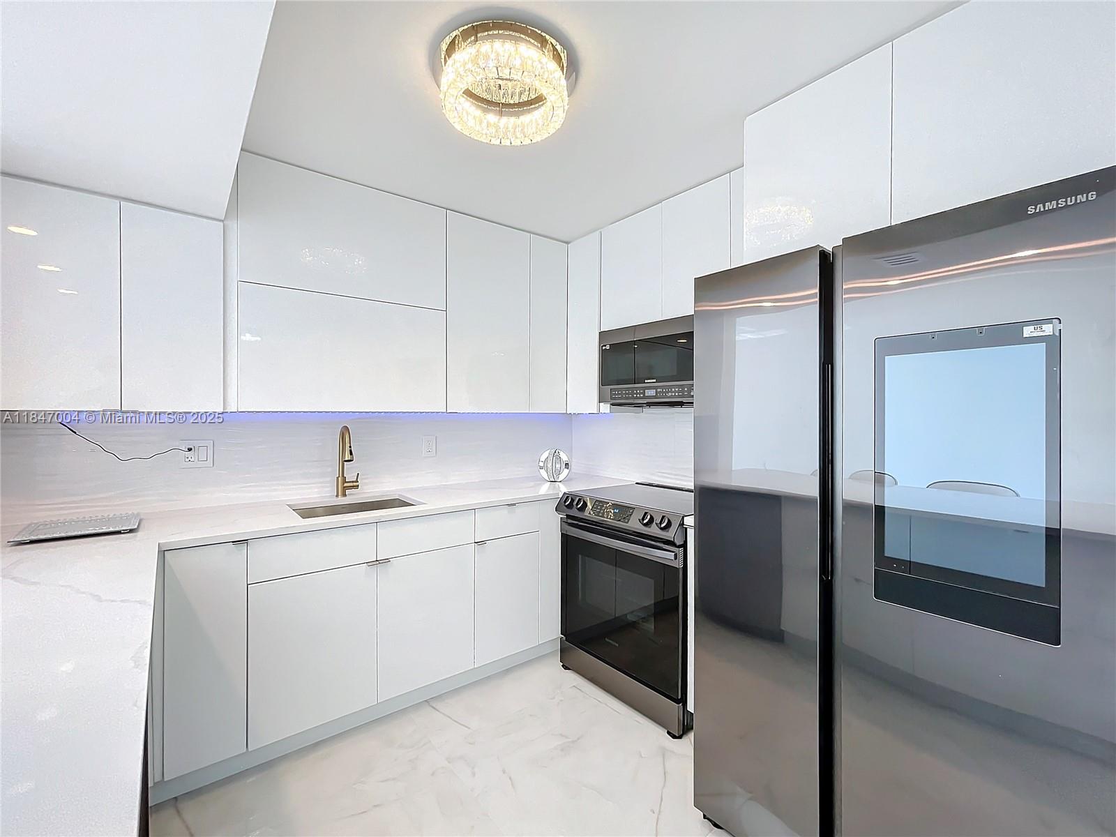 AVANT GARDE CONDO - Residential