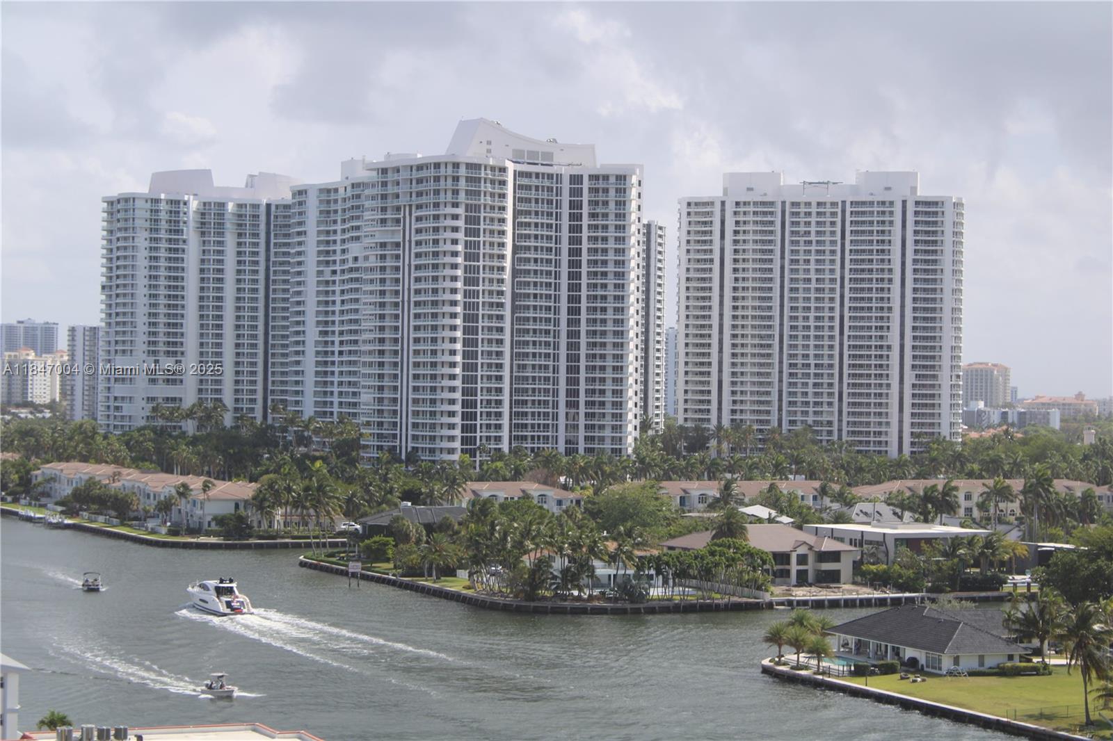 AVANT GARDE CONDO - Residential