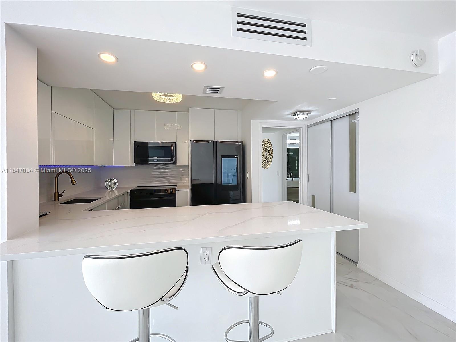 AVANT GARDE CONDO - Residential