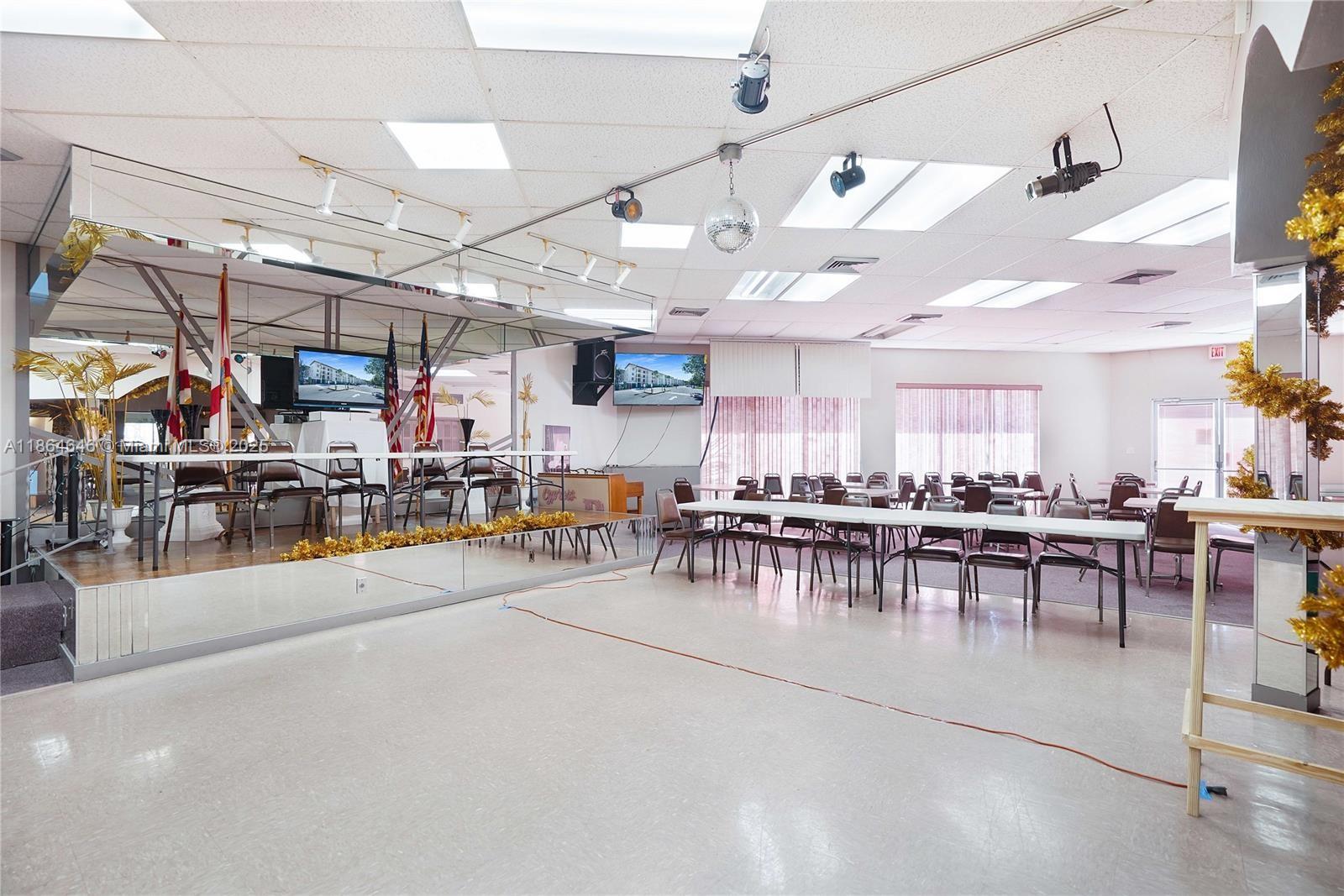 CYPRESS CHASE CONDO NO 8 - Residential