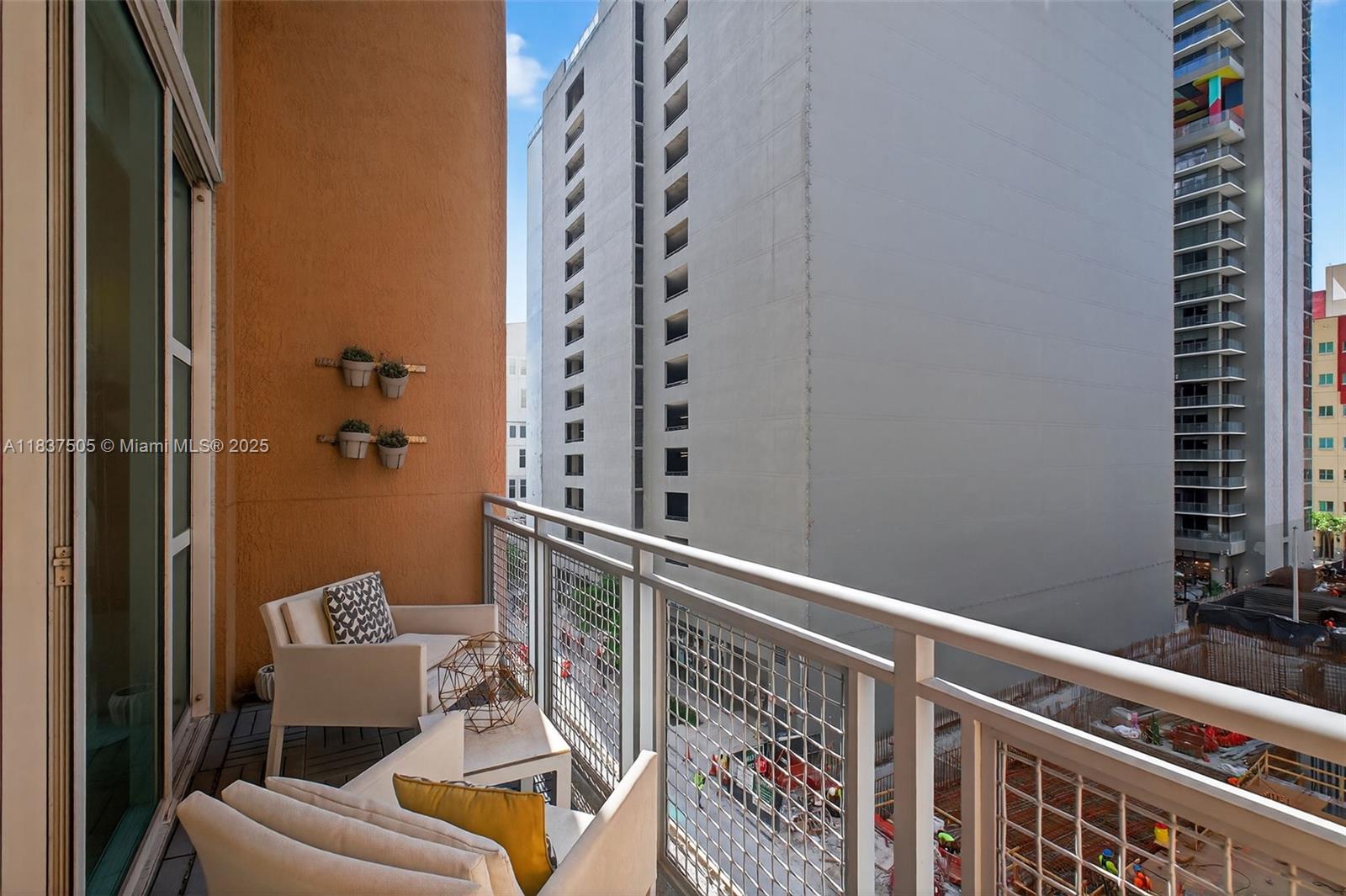 VIZCAYNE NORTH CONDO - Residential