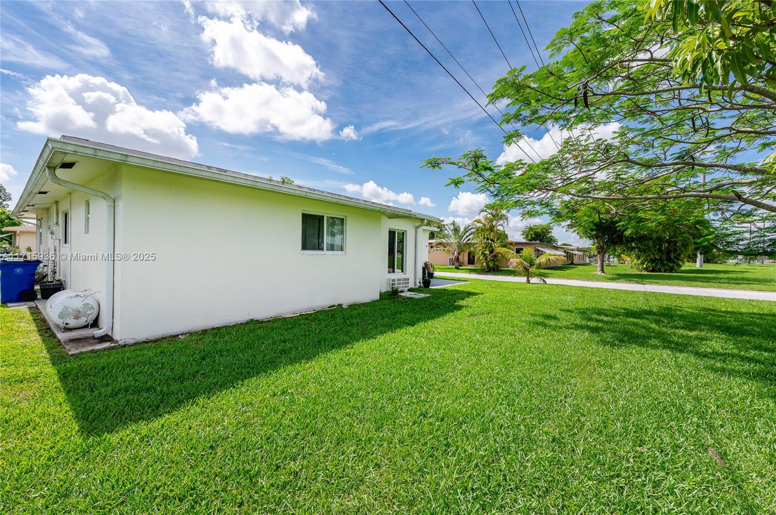 1700 NW 70th Ln
