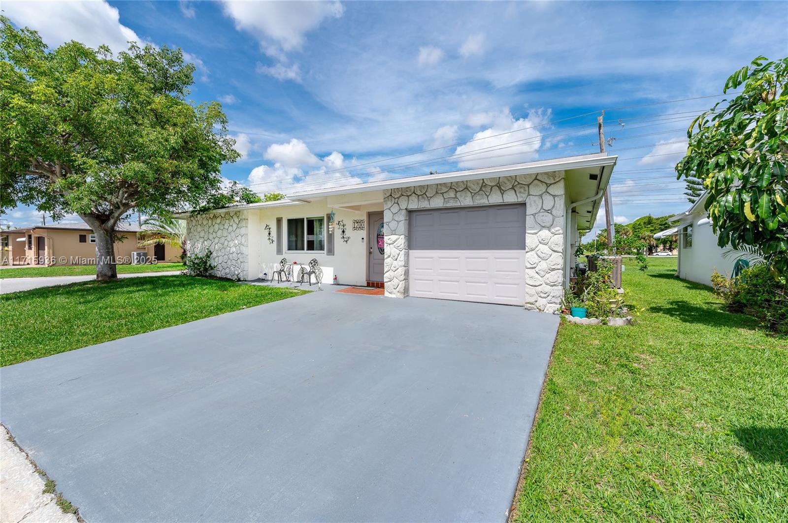 1700 NW 70th Ln