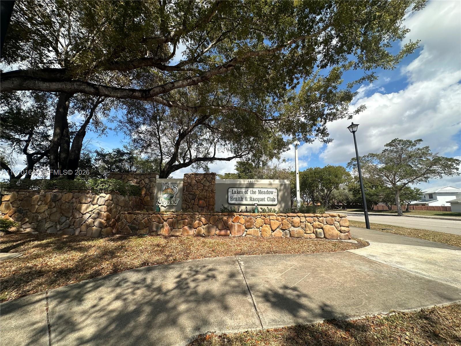 LAKES MEADOW VILG HOMES C - Residential