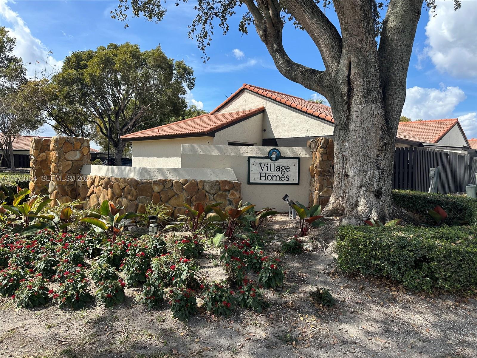 LAKES MEADOW VILG HOMES C - Residential