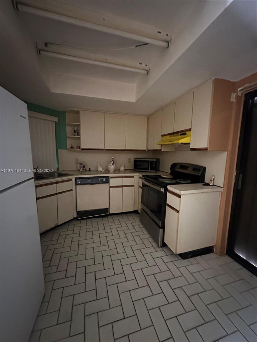 LAKES MEADOW VILG HOMES C - Residential