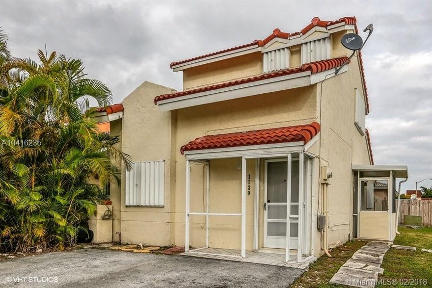 Lovely 2 bedroom townhouse in Keystone Village! This property features a grand entrance with high ceilings and big living room. Recently updated kitchen and bathrooms, and new a/c unit. One bedroom downstairs with joining bathroom. Tile floors throughout, as well as accordion shutters! Spacious backyard is fully fenced! No association here! FHA and Va offers are welcome!