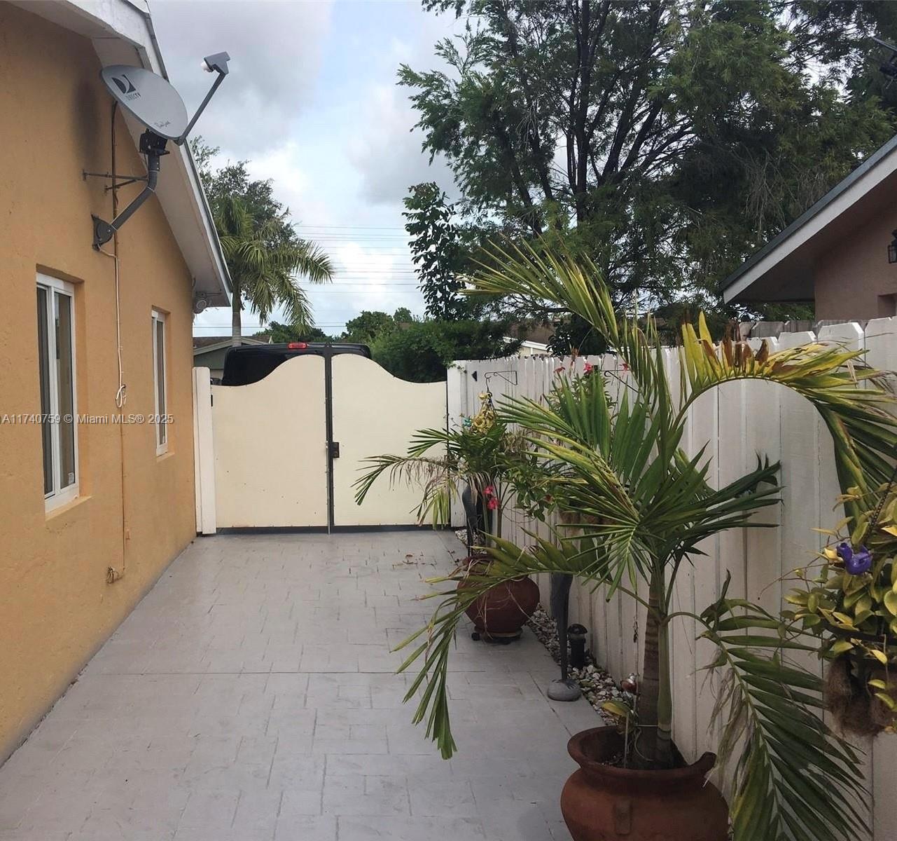 FIRST ADDN TO CALUSA CLUB - Residential