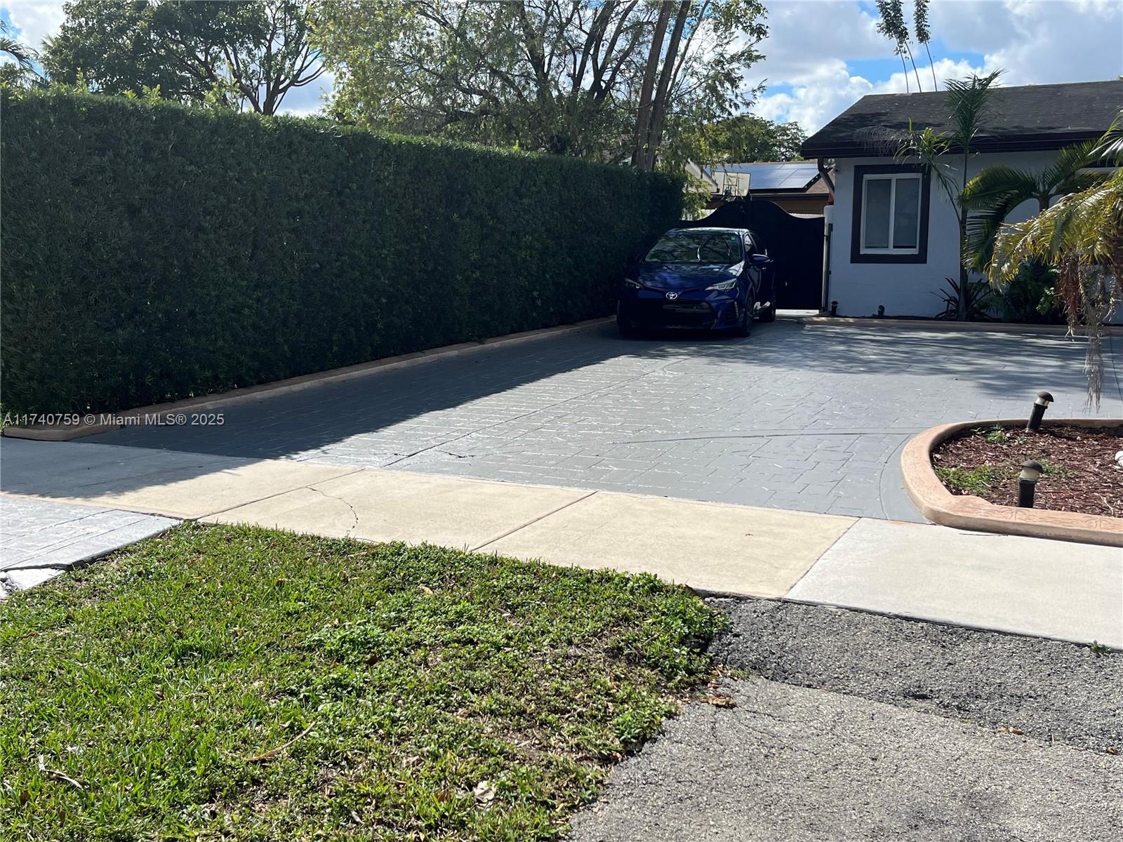 FIRST ADDN TO CALUSA CLUB - Residential