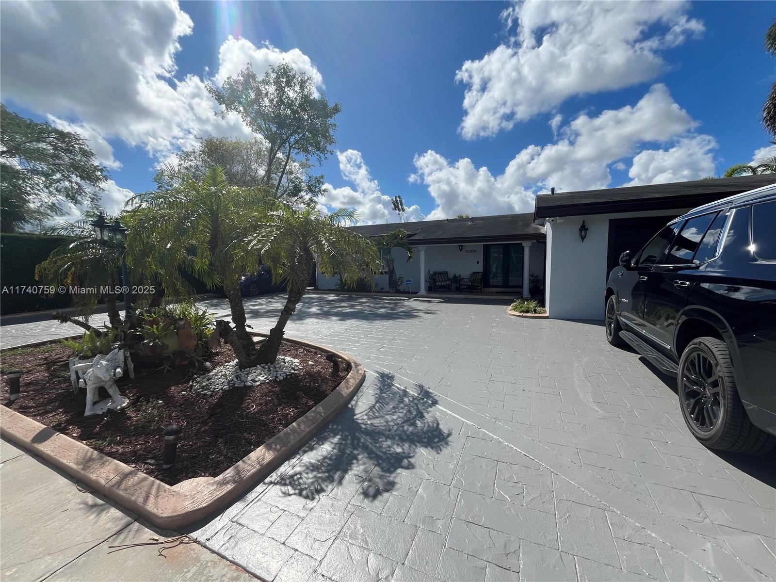 FIRST ADDN TO CALUSA CLUB - Residential