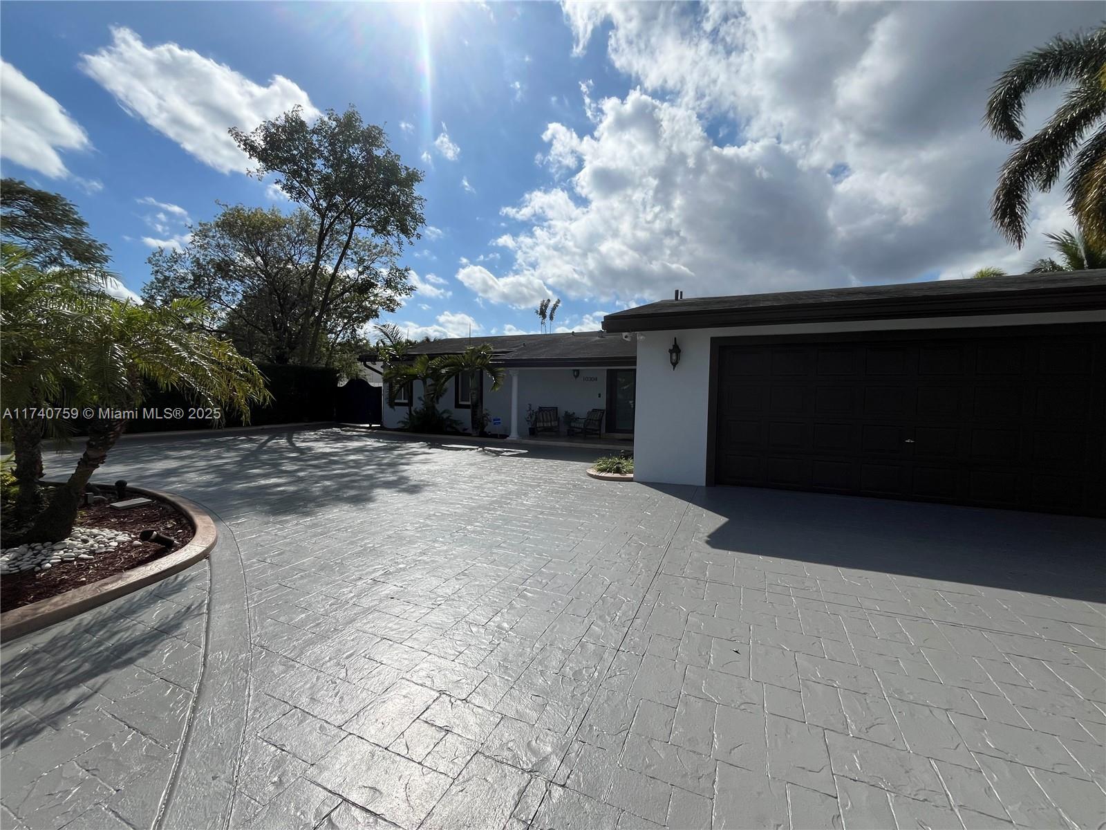 FIRST ADDN TO CALUSA CLUB - Residential