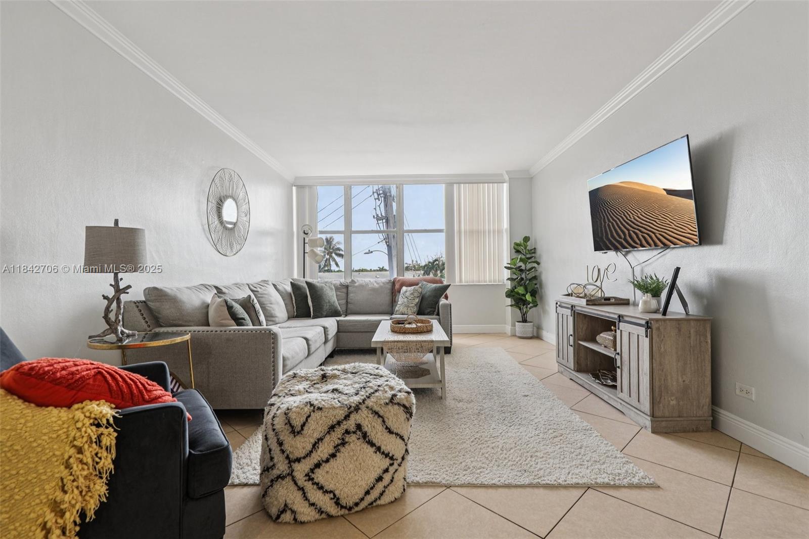 7441 Wayne Ave 2B, Miami Beach, FL, 33141/$320,000 3 7441 Wayne Ave 2B