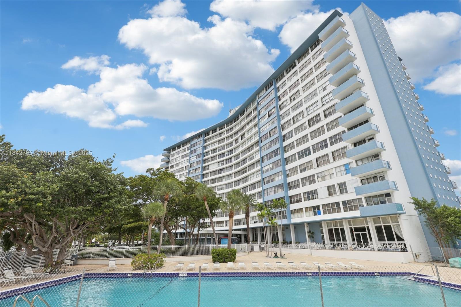 7441 Wayne Ave 2B, Miami Beach, FL, 33141/$320,000 1 7441 Wayne Ave 2B