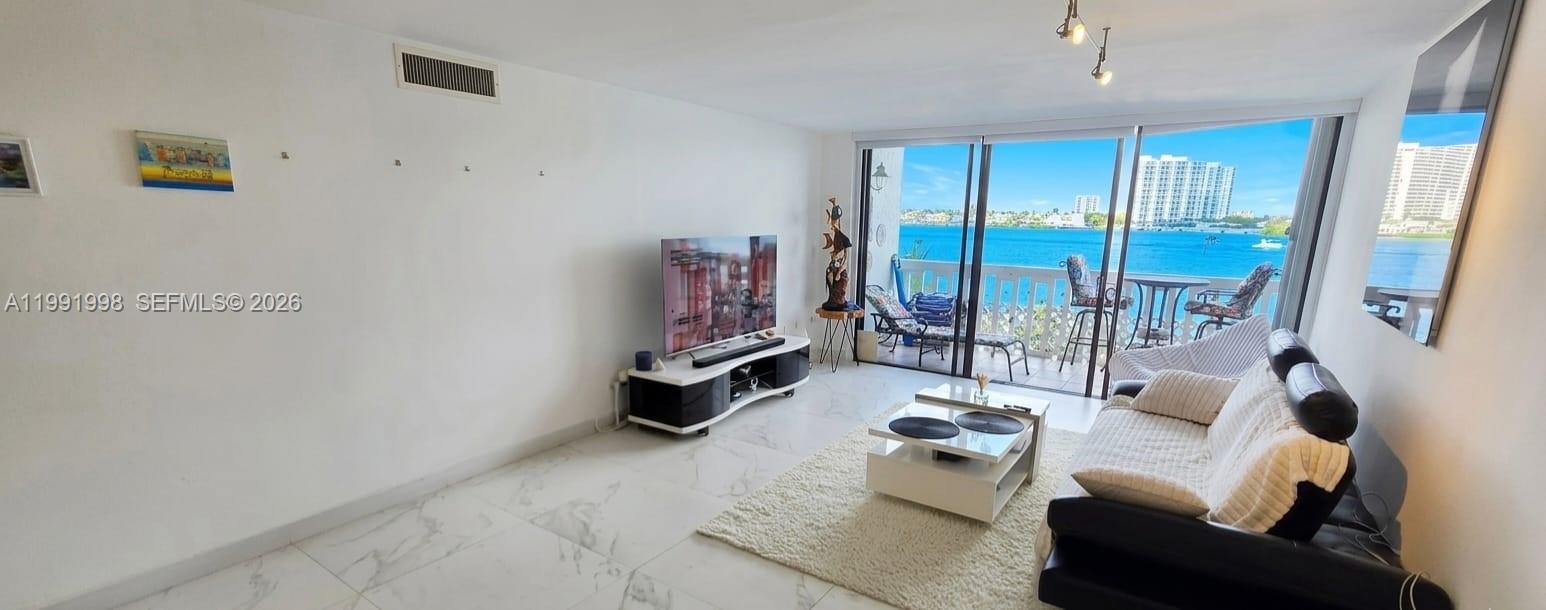 EDEN ROC CONDO - Residential