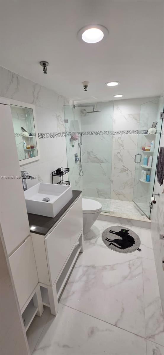 EDEN ROC CONDO - Residential
